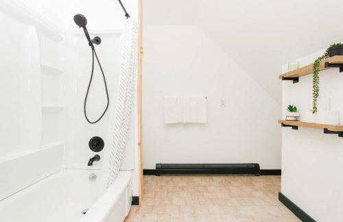 Expansive Victorian close to Saratoga Springs and Lake George - Foto 34