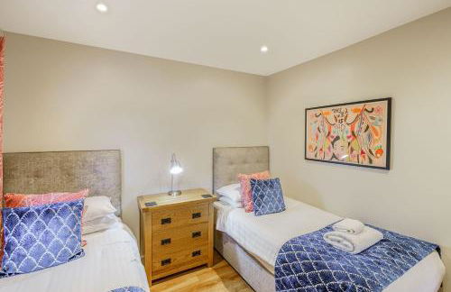 Birch Lodge 13 with Hot Tub - Foto 35