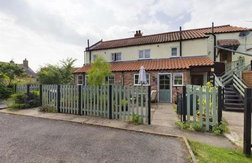 Two Bedroom Cottage (rural setting with good Access links) - Photo 11