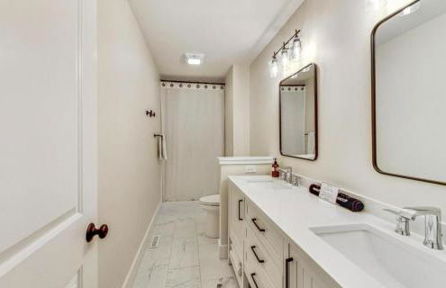 Parking! Hot tub! 10 min walk to beach - Foto 7