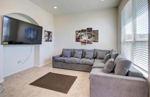 Meticulously-maintained 3-BR Townhouse w/ Backyard ~ Double-Story! - Foto 41