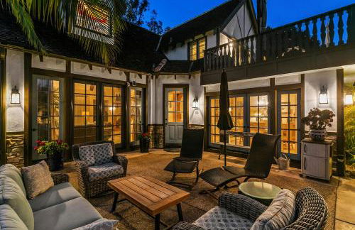 Enchanting French Inspired Chateau with Beach Club! - Foto 14