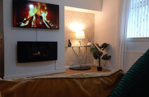 Douglas Apartment - Trains to Edin & Glasgow - Private Parking - Photo 1