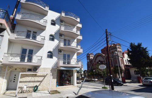 KyMa Studios and Suites - Photo 38