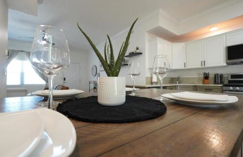 Luxury 2BD 2BTH Condo 5 - Foto 1