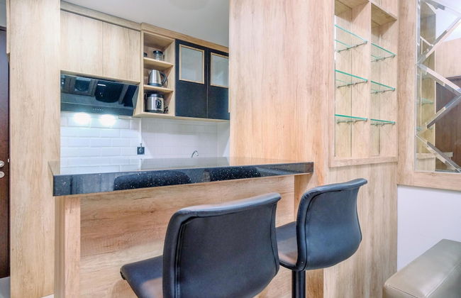 Modern Look And Comfy 2Br Transpark Cibubur Apartment - Foto 13