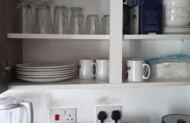 Our Guests Are Royal (KE) - Foto 1