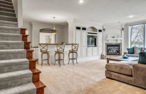 Immerse in Luxury Grand 5BR Lakefront Haven Views - Foto 37