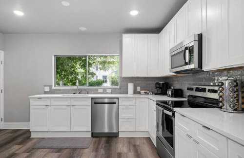 Entire Main level of Beautiful Historic Home - Foto 20