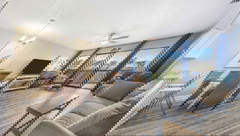 Treetop Beach Condo Sleeps 7! - Foto 1, Imagen principal