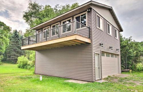 Lakefront Retreat with Dock and Game Room and Deck - Foto 34