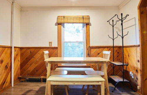 Cozy Cottage with Jacuzzi, Sauna, Fire Pit and Reading Nook! - Foto 34