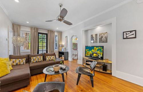 Contemporary 2BR in Myers Park with Screened Porch - Foto 2