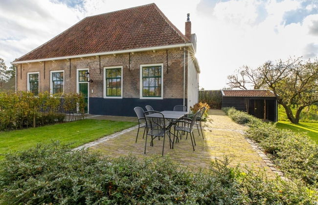 Farmhouse in Zeeland With Windmill Views - Foto 1