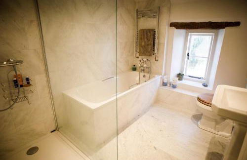 Cotswolds AoNB Cottage- Modern Renovation- Sleeps8 - Foto 7
