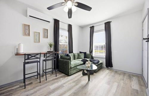 Super Value Suite #7 @ East End Revitalized - Foto 9