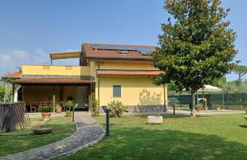 Charme rustico con ampio giardino e piscina con due camere - Foto 14