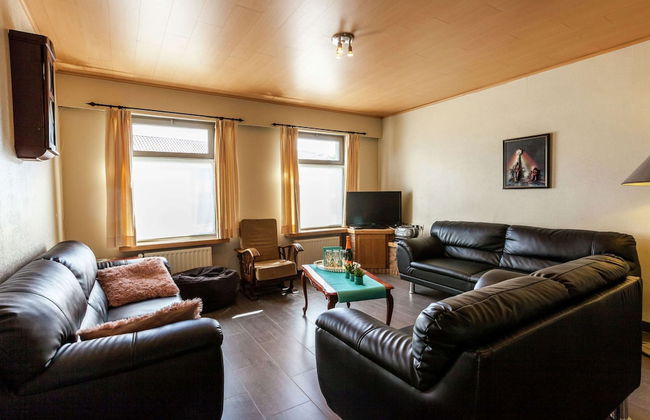 Quiet Cottage near Woods - Photo 13