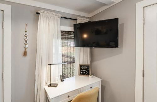 Cozy Villa Stay Gorgeous Views Unit C - Photo 15