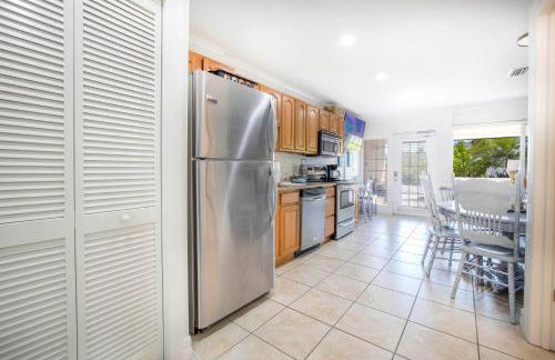 Village Breeze - Heated Pool, Private Patio, Village and Beach! - Foto 8