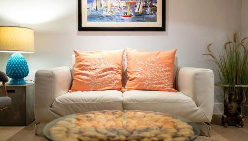 Luxury Apartment Next to the Beach New 2 Bedroom - Great Location - Fast WiFi - Smart TV - sleeps up to 4! Close to Purbeck, Corfe Castle, Sandbanks, Poole & Bournemouth - Foto 3