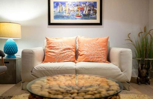 Luxury Apartment Next to the Beach New 2 Bedroom - Great Location - Fast WiFi - Smart TV - sleeps up to 4! Close to Purbeck, Corfe Castle, Sandbanks, Poole & Bournemouth - Foto 3