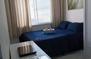 Barra - Espaçoso Apt frente Shopping Barra - 100 m2, 2 quartos, varanda, sala, banheiro e cozinha completa, 2 camas casal, 1 cama de solteiro, 1 sofá cama - Foto 39