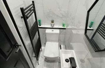 4 bed 4 bath House with Free Parking, 5 Mins to LFC and 15 Mins to City Centre - Foto 10