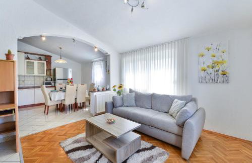 Holiday House Marina with pool - Foto 35