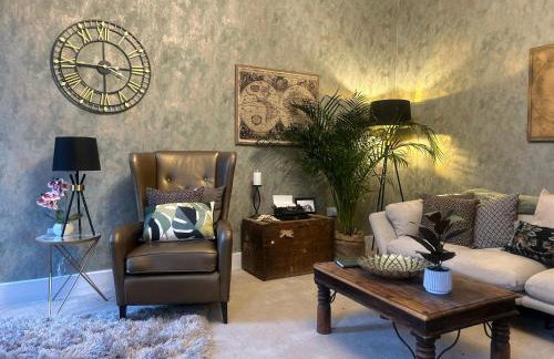 Park View is a beautiful whole entire house close to town centre, sleeps 8 in 4 rooms, 2 doubles and 4 single beds with 2 shower rooms, available for holidays, insurance stays, trades people, contractors, pets welcome - Foto 30