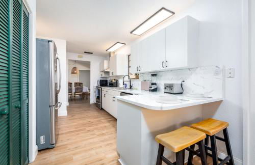 Heated Pool, Game Room & 4Bdrm - Bay Bungalow - Foto 6