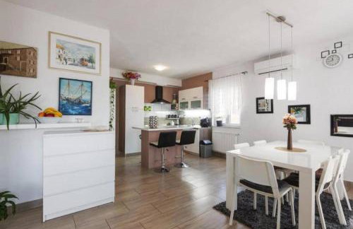 Casa Sara and Sasha near Motovun with private pool - pet friendly truffle paradise - Foto 25