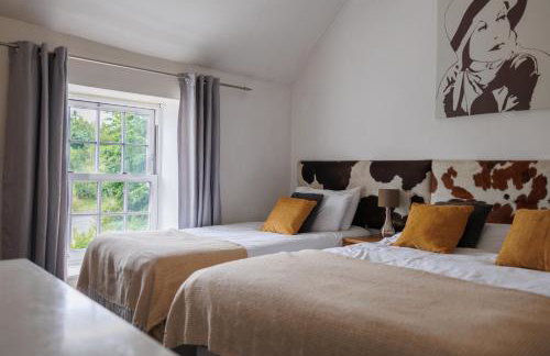 The Farmhouse with two hot tubs - Foto 40