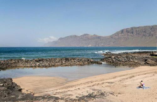 Casa Charcón Alto, en primera línea de mar - Best Villas Lanzarote - Photo 9