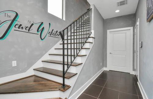 Skyline Views - Sleeps 10 Home Near Downtown - Photo 19