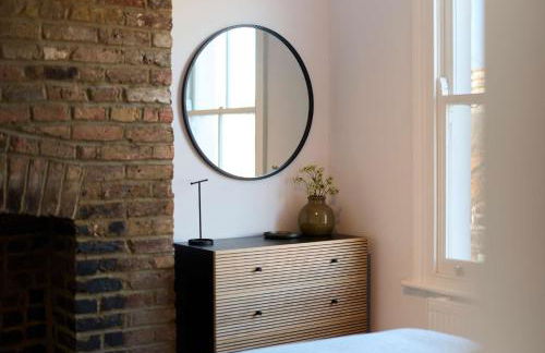 Behind the Blue Wall - Foto 21