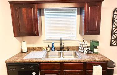 Crescent Gardens-3 Miles from UA - Foto 4