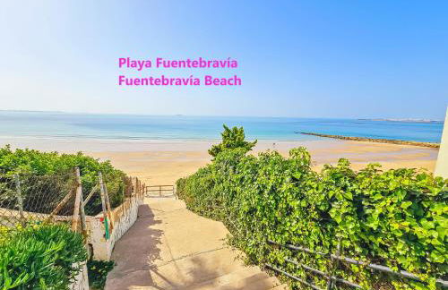 Oceanfront Duplex with a Rooftop Pool and Terrace - Foto 15