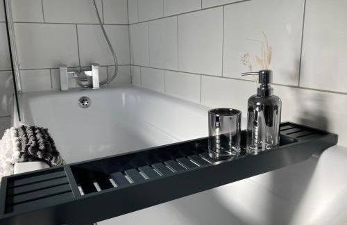 Cheshire Home Stays - Photo 2