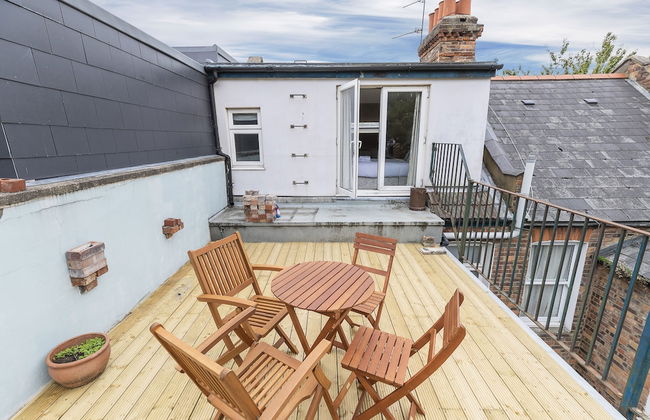 JOIVY Charming 3 bed house with a rooftop terrace - Photo 20