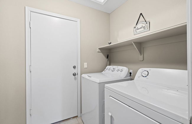 Cozy Hidden Gem - 3BR - 1Den w Backyard - Foto 31