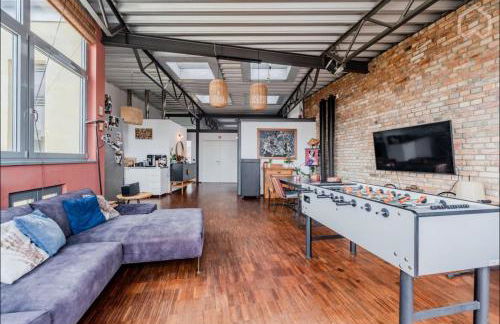 Designer Loft with Big Rooftop and Office - Foto 24