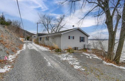 Boat, Grill and Unwind Lakefront Cayuga Home! - Foto 31