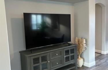 Cadbury 4BR Outdoor Kitchen Sleeps 8 Peaceful - Photo 9