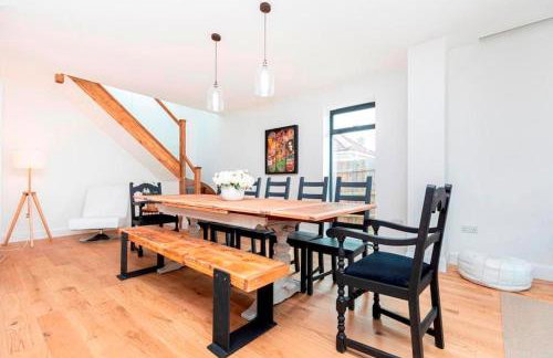 DRIFTWOOD by BOURNECOAST - An Exquisite Chalet Bungalow with a Sauna, BBQ Hut and Garden - HB6339 - Foto 11