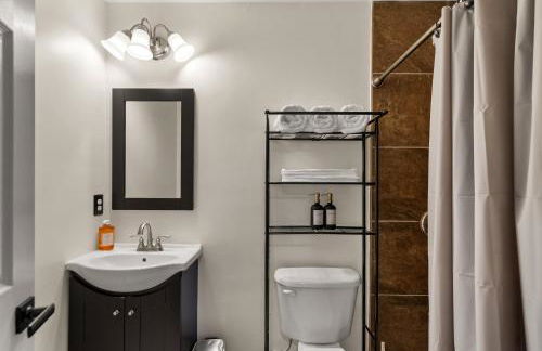 5 BedRooms Family retreat with GameRoom Near DC & Qunatico - Photo 47