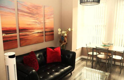 Modern 1 Bedroom Apartment Free Parking WiFi Near City Centre - Photo 17