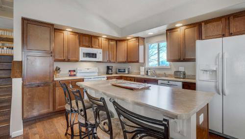 Cresthaven Hall 2 Mins to UCCS Family Fun & BBQ - Foto 2