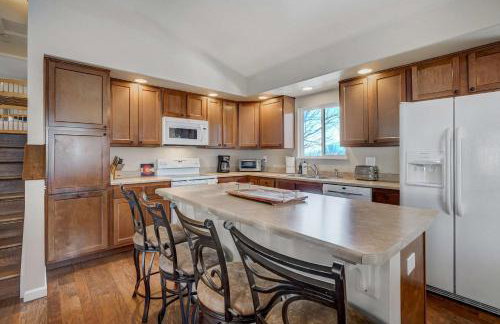 Cresthaven Hall 2 Mins to UCCS Family Fun & BBQ - Foto 2