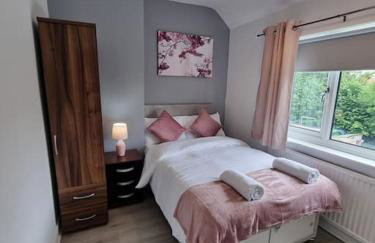 Comfy stays, Rotherham for contractors & Families, spacious, conservatory, free parking, wifi, 3BDR - Foto 10